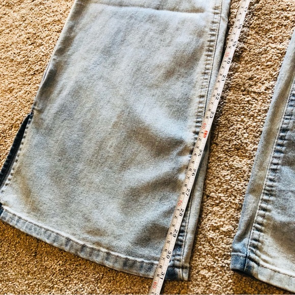 TINSELTOWN Plus Size 1X Light Wash Pull On Flare Hi Rise Jeans Split Hem - Picture 9 of 13
